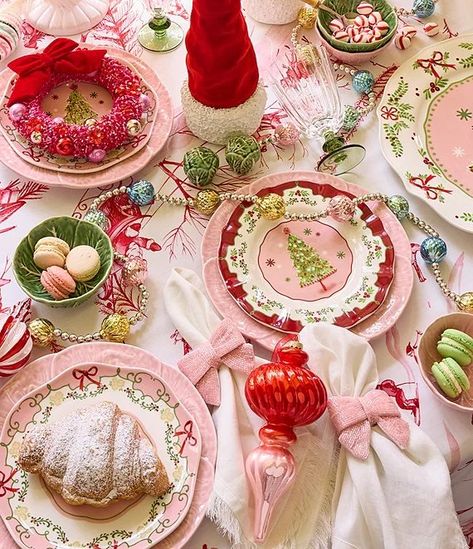 Southern Living Holiday Pink Bow Napkin Rings, Set of 4 | Dillard's Pink Red Christmas Decor, Chartreuse Christmas, Pink Christmas Table Setting, Pink Christmas Table, Christmas Toile, Pink Table Settings, Southern Living Christmas, Vintage Pink Christmas, Christmas Tables