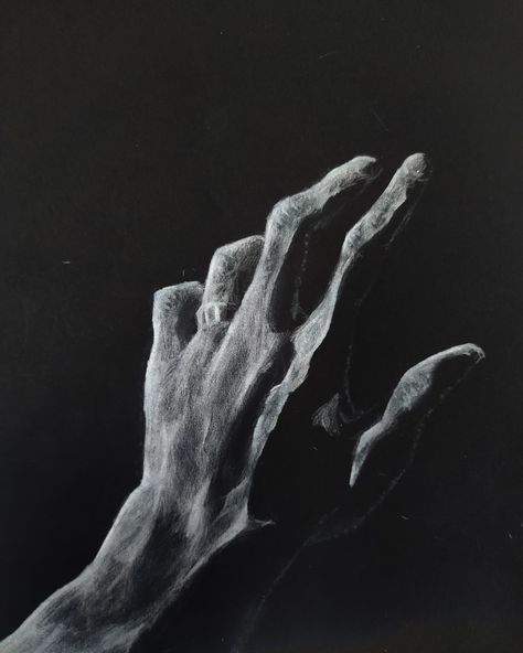 Sketches Black Paper, Black And White Hand Drawing, Black And White Value Drawing, White Chalk Art On Black Paper, Black And White Charcoal Drawings, White Pencil Sketch On Black Paper, White Pencil On Black Paper Drawing, Black Paper White Pencil Drawing, Hand Charcoal Drawing