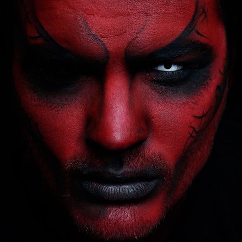 alexfaction's photo on Instagram Devil Makeup Halloween, Red Face Paint, Mens Halloween Makeup, Demon Makeup, Devil Makeup, Halloweenský Makeup, Halloween Makeup Diy, Mehron Makeup, Devil Halloween