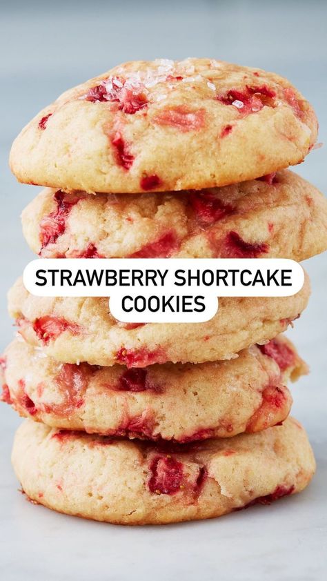 Strawberry Shortcake Cookies – 9am Chef Dinner Egg Recipes, Strawberry Cake Aesthetic, Egg Recipes Indian, Strawberry Cake Decorations, Shortcake Cookies, Strawberry Shortcake Cookies, Family Dinner Ideas, Easy Lunch Ideas, Ideas Lunch