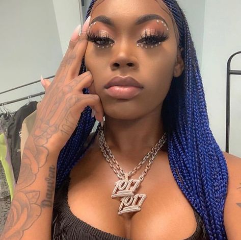 Asian Doll Makeup, Eyeshadow Tutorial Natural, Homemade Facial Scrub, Vegan Makeup Brushes, Mermaid Barbie, Rose Gold Makeup, Natural Eyeshadow, Doll Aesthetic, Face Beat