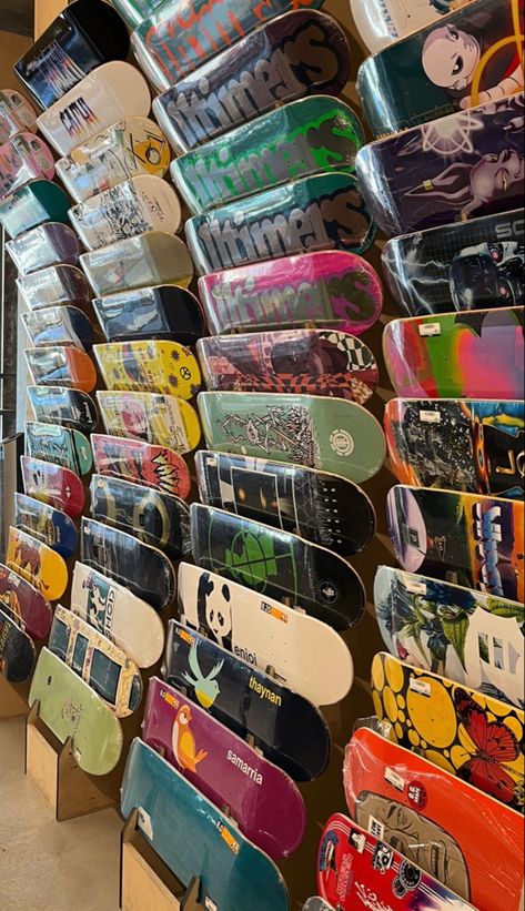 Skater Aesthetic Wallpaper, Skateboard Wallpaper, Skate Bord, Mini Skate, Skateboarding Aesthetic, Skate Vibes, Skateboarding Tricks, Skateboard Aesthetic, Skateboard Deck Art