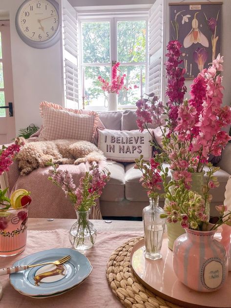 Floral Cottage Interiors, Pastel Country Interior, English Country Cottage Interiors Living Room, Vintage Boho Cottage Decor, Cottage Asethic Interior, Romantic Cottage Living Room, Pink Cottage Interior, Romantic Country Decor, Girly Cottagecore House