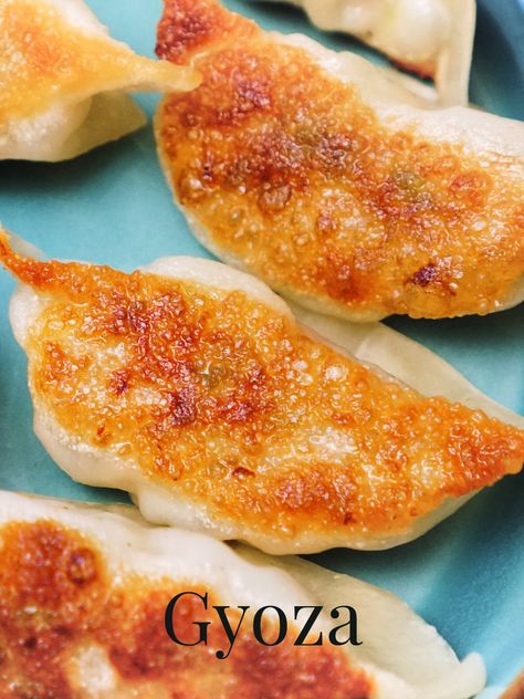 Delicious homemade chicken gyoza and dipping sauce recipe. Crispy pan fried dumplings stuffed with chicken mince, vegetables and simple seasonings. Fry Dumpling Recipe, Gyoza Recipe, Fried Gyoza, Dumplings Recipes, Homemade Dumplings Recipe, Chicken Gyoza, Pan Fried Dumplings, Healthy Asian Recipes, Fried Wontons