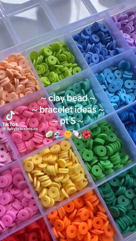 Clay Bead Bracelet Ideas Bright Colors, Clay Bead Bracelet Ideas Sanrio, What To Make Crafts, Things To Do With Clay Beads, Clay Bracelets Ideas Aesthetic, How To Make Clay Bead Bracelet, Thanksgiving Bracelet Ideas, Bracelets Ideas Clay Beads, Clay Bead Patterns