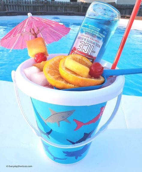 Sand Castle Bucket Drinks, Beach Bucket Drinks Alcohol Party Ideas, Beach Themed Drinks Cocktails, Drinks In Buckets, Beach Pail Alcohol Drink, Beach Pail Drinks, Bucket Alcohol Drinks, Vodka Bucket Recipe, Alcohol Bucket Drinks