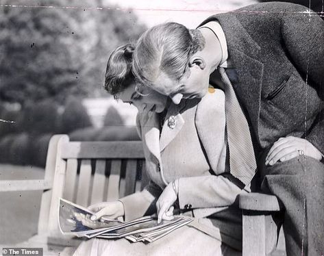 Princess Elizabeth (Queen Elizabeth II) and the Duke of Edinburgh, on honeymoon, photograp... Vévodkyně Kate, Queen And Prince Phillip, Rainha Elizabeth Ii, Reine Elizabeth Ii, Prinz Harry, English Royalty, Duke Of Edinburgh, Estilo Real, Elisabeth Ii