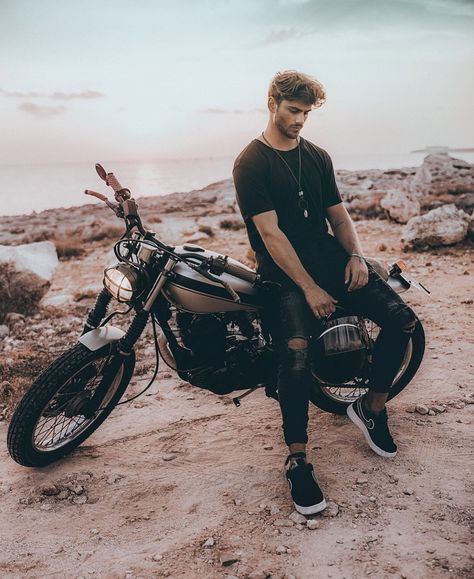 Sergio Carvajal, Biker Photography, Motorcycle Couple, Marlon Teixeira, Мотоциклы Cafe Racers, Biker Photoshoot, Motorcycle Photography, Mens Photoshoot Poses, Biker Aesthetic