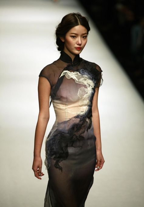 China Fashion Week, Chinese Dress, Mode Inspo, China Fashion, Sheer Sleeves, Cheongsam, Fashion Details, A Dress, Asian Fashion