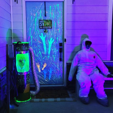 Radioactive Party Ideas, Diy Alien Decor, Space Themed Halloween Party, Mad Scientist Haunted House, Nuclear Halloween Decor, Sci Fi Decorations Party, Alien Haunted House, Alien Invasion Party, Mad Scientist Decor