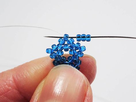 Quick and Easy Seed Bead Star Tutorial – The Artisan Duck Seed Bead Shapes, Bead Star Tutorial, Seed Bead Tutorial For Beginners, Seed Bead Star, Beaded Tutorials, Bead Star, Seed Bead Projects, Star Tutorial, Bead Weaving Tutorials