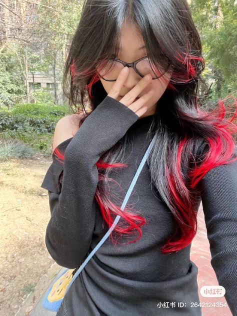 Dyed Red Tips Hair, Secret Ombre Hair, Brown Hair Dye Ideas Coloring, Color Tipped Hair, Dyed Tips Long Hair, Shadow Hair Dye, Dyed Hair 2 Colors, Red And Purple Ombre Hair, Long Coloured Hair