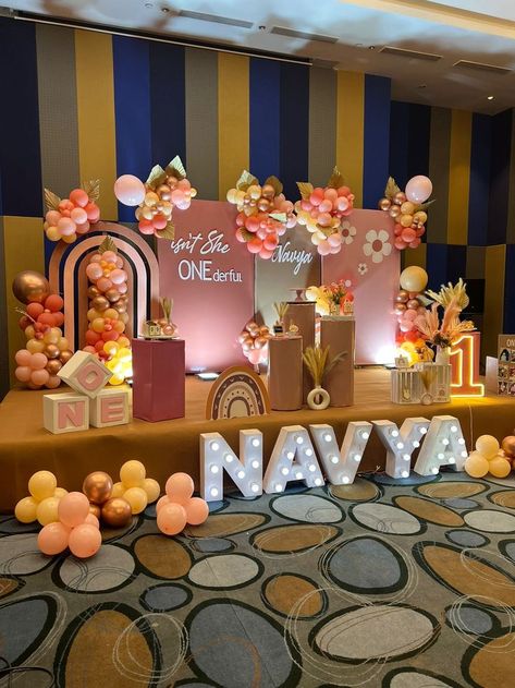 1st Birthday Hall Decoration Ideas, First Birthday Hall Decorations, 1st Birthday Decoration In Function Hall, Stage Birthday Decoration, Jalwa Party Decorations, 1st Birthday Decorations Indian, Party Hall Decor Ideas Birthday, Indian Birthday Decorations, Baloon Decoration Ideas Birthday