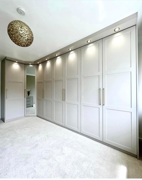 Wardrobe Design Ideas, Fitted Wardrobes Bedroom, Wardrobe Aesthetic, Wardrobe Wall, Fitted Wardrobe, Bedroom Built In Wardrobe, Dressing Room Decor, Fitted Bedrooms, Wardrobe Room