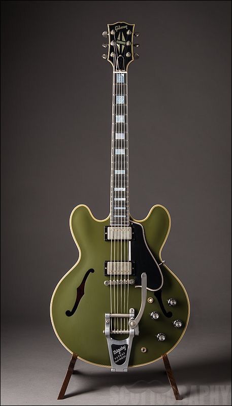 Gibson ES-355 Vintage Guitars Acoustic, Epiphone Guitars, Green Electric, Guitar Teacher, Archtop Guitar, Cool Electric Guitars, Guitar Collection, Gibson Guitars, Jazz Guitar