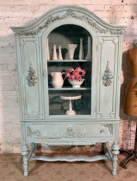 Painted Cottage Shabby Chic China Cabinet Upcycle Curio Cabinet, Shabby Chic China Cabinet, Painted Antique China Cabinet, Shabby Chic House Exterior, Shabby Chic Curio Cabinet, Shabby Chic Living Room Ideas, French Cottagecore, French Country Hutch, French Country Dresser