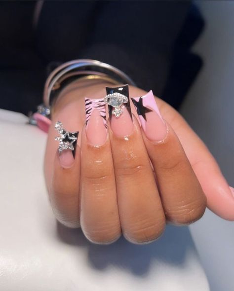 Baddie Short Square Nails, Short Square Nail Art Ideas, Nails With Charms Y2k Black, Medium Square Acrylic Nails Hello Kitty, Kehlani Inspired Nails, Rod Wave Concert Nails, Medium Baddie Nails Acrylic, Medium Length Nails Black Women, Nail Disine Ideas