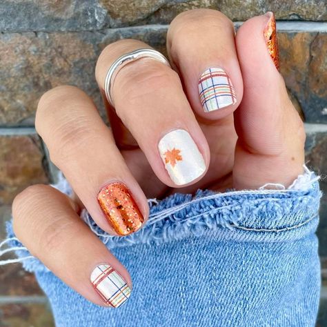 Pumpkin Spice and Everything Nice with Plaid You Came. Retired Color Street sets available now from my inventory. 😎 Thanksgiving ombre glitter mani. Follow us for more ideas! #colorstreet #nailpolish #thanksgivingnails #girlhacks #fashion #holidaynails #nailartideas #glitternails #youmewho Plaid Nail Designs, September Nails, Fall Gel Nails, Cute Nails For Fall, Plaid Nails, Thanksgiving Nails, Toe Nail Designs, Fall Nail Art, Halloween Nail Art