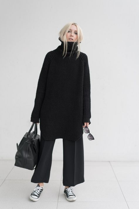 F*** it... Going to New York! - F I G T N Y How To Style Black Dress Casual, Shoe Combo, Unisex Fashion Style, Woman In Black, Short Pant, All Black Looks, Waffle Knit Sweater, Oversize Knit, Oversized Knitted Sweaters