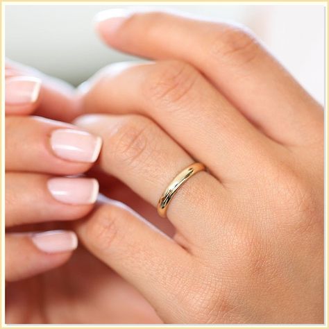 Say 'I do' to the perfect symbol of love - Amazon's wedding bands. Plain Gold Rings, Wedding Ring Plain, 3mm Wedding Band, Minimal Wedding Band, Minimalist Wedding Band, Beautiful Gold Rings, Gold Wedding Bands Women, Simple Wedding Bands, Plain Gold Ring