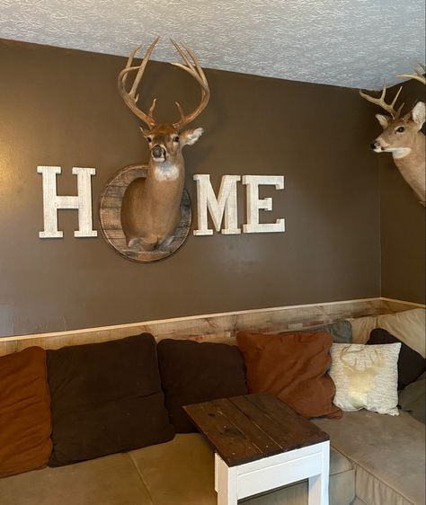 Whiskey Barrel Lid Deer Bedroom Ideas, Small Hunting Room Ideas, Hunting Bedroom Ideas Rustic, Farmhouse Decor With Deer Mount, House Decor With Deer Mounts, Hunting Theme Living Room Decor, Hunting Bedroom Ideas For Men, Hunters Bedroom Ideas, Deer House Decor