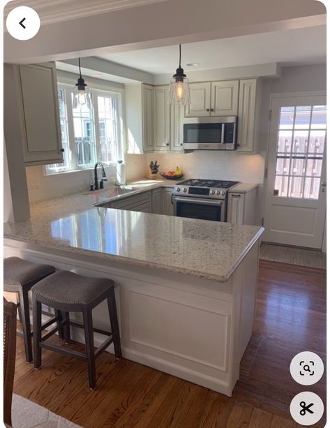 Farmhouse Kitchen With Peninsula Layout, Kitchen Counter Eating Bar, Modern Farmhouse Kitchens Small Space, Small White Cabinet Kitchen Ideas, Kitchen Bar Remodel Ideas, Counter Color Ideas, Modest Kitchen Remodel, L Shaped Kitchen No Island, Kitchen Set Up Layout