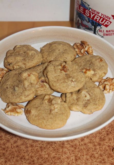 Savory Moments: Maple walnut cookies Maple Syrup Cookies, Walnut Cookie Recipes, Maple Recipes, Chewy Cookies, Walnut Cookies, Maple Trees, Maple Walnut, Pancakes And Waffles, Warming Up