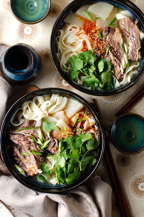 Lanzhou Beef Noodles | omnivorescookbook.com Soup Fall, Beef Noodles, Plats Healthy, Asian Noodle Recipes, Beef Noodle Soup, Food Time, Asian Soup, Asian Foods, Beef And Noodles