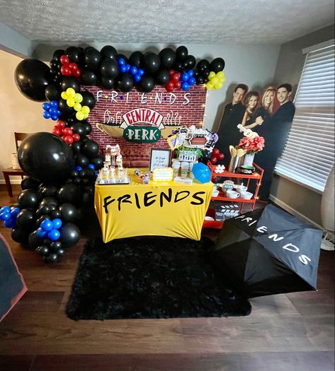 “ill be there for you” Theme party 💙💛♥️ #balloongarland #balloonstylist #balloondecor Friends Backdrop Ideas, Friends Balloons Theme, Friends Balloon Arch, Friends Themed Board, 18th Birthday Friends Theme, Friends Birthday Party, Birthday Display, Friends Diy, Balloon Backdrop