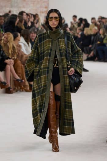 Coat 2024 Women, Fall Fashion Week 2024, Chloe Fashion Show 2024, Fall 24 Runway, Chloe Fw 2024, Fall Runway 2024, Winter 2025 Fashion, Chloe Fall Winter 2024, Chloe Runway 2024