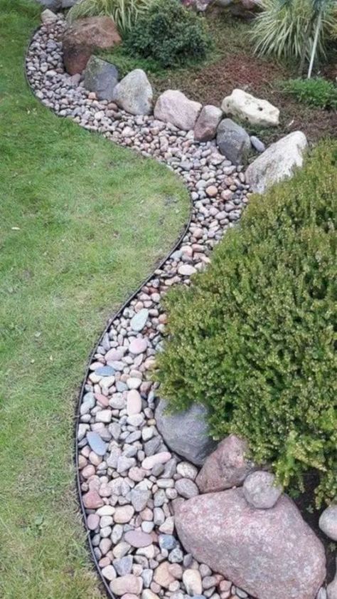 25 Amazing River Rock Landscaping Ideas To Spruce Up Your Garden | Decor Home Ideas River Rock Landscaping, Rock Garden Design, Desain Lanskap, Rock Garden Landscaping, Lawn Edging, Landscape Edging, Low Maintenance Landscaping, Walled Garden, Front Yard Garden