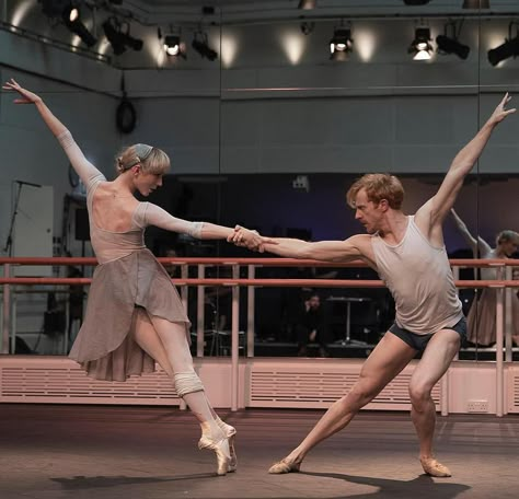 Sarah Lamb Ballet, Royal Ballet Rehearsal, Mayerling Ballet, Dancing Poses Drawing, Steven Mcrae, Sarah Lamb, World Ballet Day, Dancing Poses, Famous Dancers