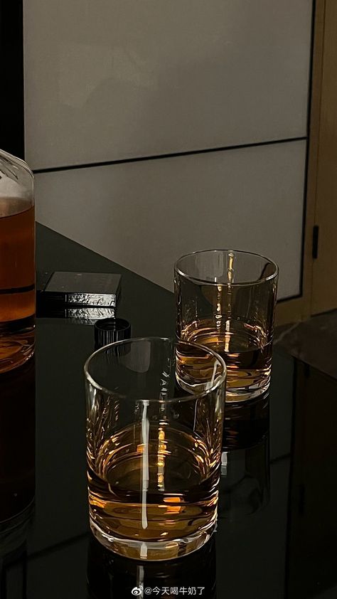 Whiskey Aesthetic, Whiskey Neat, Alcohol Aesthetic, Jazz Club, Rich Life, Old Money Aesthetic, Instagram Story Ideas, Aesthetic Photo, Old Money