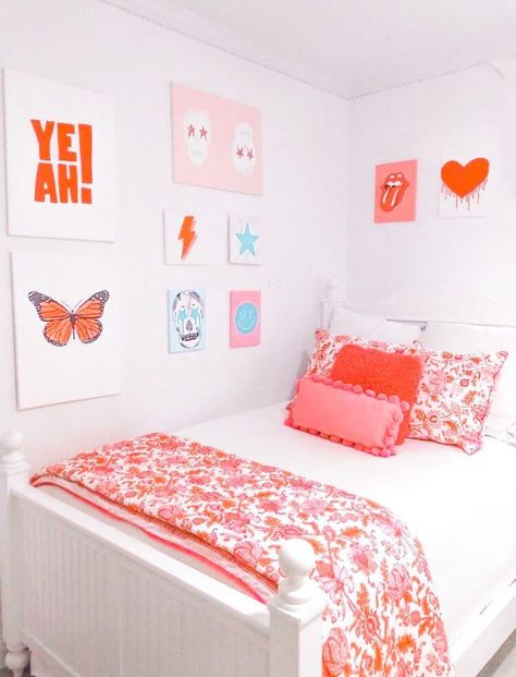 36 Absolute Best College Dorm Room Ideas For Girls in 2022 Preppy Room Aesthetic, Preppy Dorm Room, Dorm Room Styles, Preppy Bedroom, College Dorm Room Decor, Dorm Room Designs, Girls Dorm Room, Dorm Room Inspiration, College Dorm Room