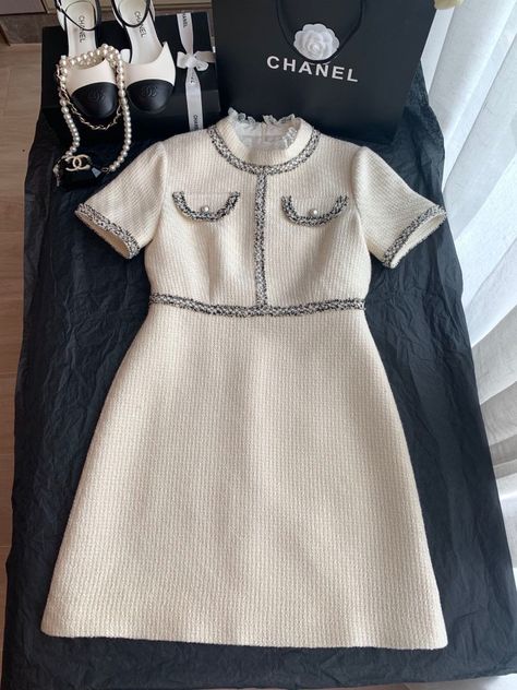 Whatsapp + 8618775333095 WeChat: HANAx2022x Channel Dress Classy, New Style Dress, Blackpink Closet, Chanel Dresses, Branded Outfits, Chanel Dress, Iconic Dresses, White Outfit, Modest Fashion Outfits