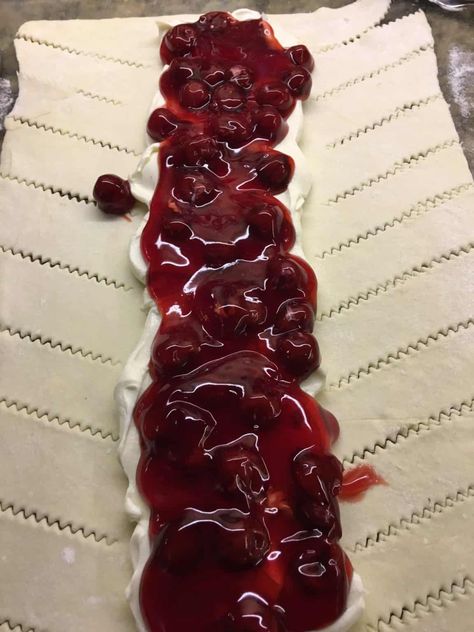 Cherry Cheese Strudel, Fruit Strudel Recipes, Blueberry Strudel Recipes, Raspberry Strudel Recipes, Breakfast Strudel Recipes, Easy Puff Pastry Dessert Cream Cheese, Cream Cheese Strudel Recipes, Almond Strudel, Cherry Strudel Recipe