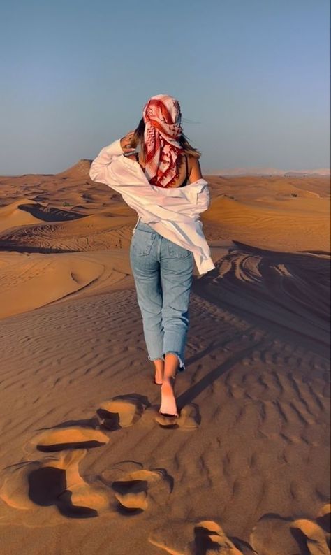 Dubai Desert Outfit, Desert Safari Outfit, Sand Dunes Outfit, Desert Photoshoot Outfit, Dubai Photography Ideas, وادي رم, Desert Outfit Ideas, Dubai Outfits Ideas, Egypt Outfits