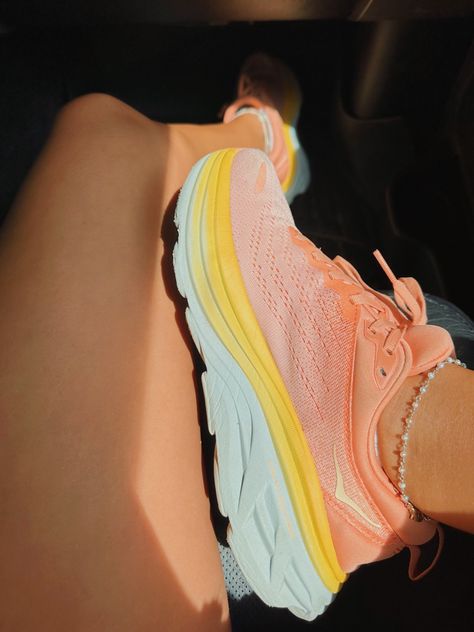 Hoka Preppy Shoes, Hookas Shoes, Tennis Shoes Colorful, Colorful Hoka Shoes, Hoka Shoes Running, Pretty Hoka Shoes, Aesthetic Hoka Shoes, Hoka Running Shoes Aesthetic, Bright Running Shoes