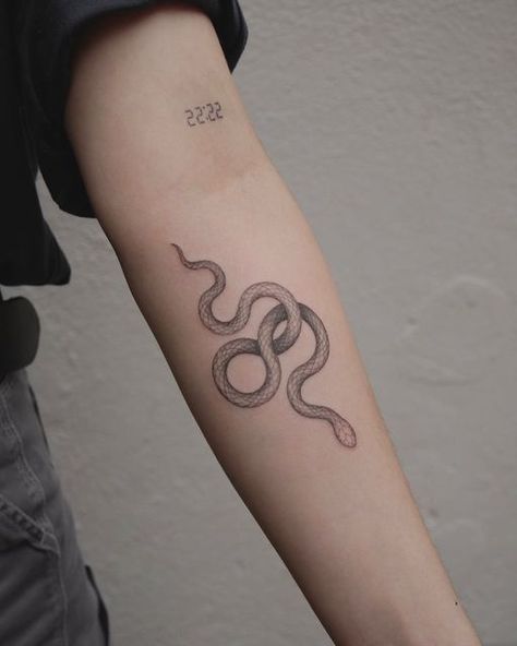 Free Style Tattoo, Corn Snake Tattoo, Teacher Tattoos, Full Tattoo, I Will Be Back, Corn Snake, Hand Poked Tattoo, Style Tattoo, Line Work Tattoo