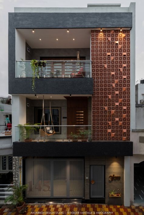 Bungalow Elevation is a Play Of Patterns and Textures | ANTARIKSH DESIGN STUDIO - The Architects Diary Modern Bungalow Exterior, 3 Storey House Design, The Architects Diary, House Outer Design, Small House Front Design, Bungalow Exterior, Small House Design Exterior, Small House Elevation Design, Modern House Facades