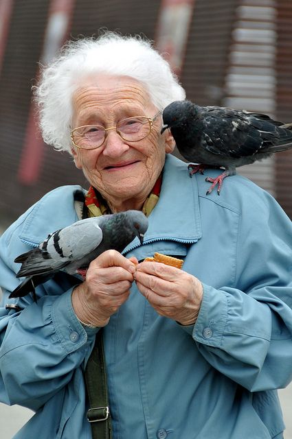 Animal On Shoulder Reference, Elder Reference, People Doing Things Photography, Old Woman Reference, Old Lady Aesthetic, Happy Reference, Human With Animal, Cute Old People, Grandma Photography