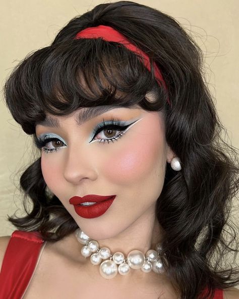 Modern Pinup Makeup, 80s Beauty Aesthetic, 50s Inspired Makeup, Pinup Makeup Looks, Retro Makeup Looks 1950s Vintage Style, 50s Pinup Makeup, 1950s Makeup Look, 50s Makeup Looks, Rockabilly Makeup Tutorial