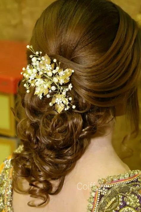 Indian Party Hairstyles, Hairstyle Flowers, Hair Stail, Hairstyles With Braids, Bridal Hairstyles With Braids, Dress Pic, Unique Wedding Hairstyles, Hair Style On Saree, Hair Layers