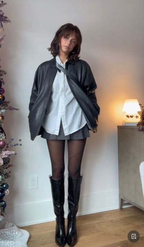 Leather Jacket White Button Up, Leather Jacket Pleated Skirt, Grey Pleated Skirt Outfit Aesthetic, Blouse And Mini Skirt Outfit, Black Skirt Button Up Shirt, Outfits White Button Up, Black Skirt With White Blouse, Mini Skirt Pleated Outfit, Black Jacket Skirt Outfit