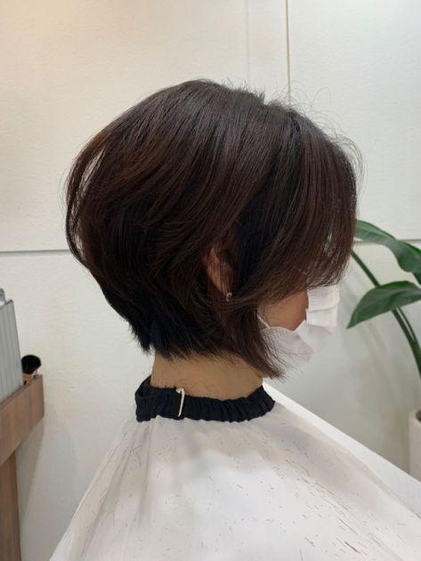 Ada Wong Haircut, Asian Short Hair With Bangs, Korean Pixie Haircut, Korean Bob Haircut, Tomboy Cut, Korean Hair Color, Short Hair Tomboy, Korean Short Hair, Hair Curling Tips