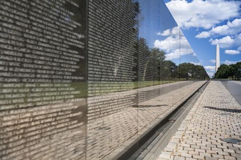 Vietnam Veterans Memorial - WorldStrides Washington Dc Travel Guide, Maya Lin, Vietnam Memorial, Memorial Wall, Virginia Travel, Vietnam Vets, Washington Dc Travel, Dc Travel, Vietnam Veterans Memorial