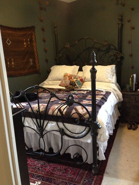 Gothic Metal Bed Frame, Black Vintage Bed, Whimsi Goth Bed, Iron Bed Aesthetic, Whimsigoth Bed Canopy, Iron Rod Bed Frame Bedroom Ideas, Antique Bed Frames, Dark Academia Bed Frame, Whimsigoth Bed Frame