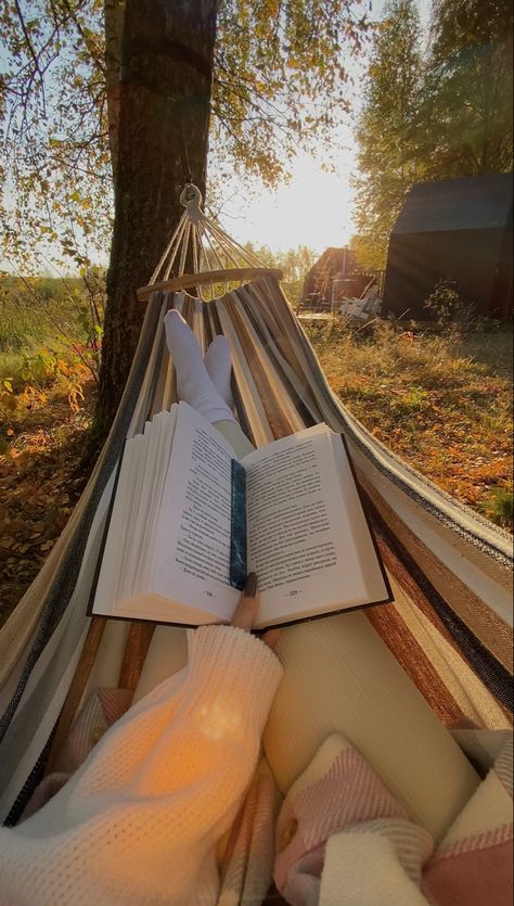 Fall autumn season spooky cozy beige October holidays cottage core lifestyle picnic nature morning Reading While Travelling Aesthetic, Books Summer Aesthetic, Reader Astethic, Reading Aethstetic, Aesthetic Reading Pictures, Reading Outside Aesthetic, Cozy Book Aesthetic, Cozy Reading Aesthetic, Reading Core