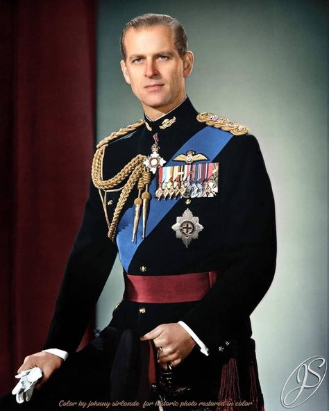 Prince Philip Duke Of Edinburgh, Young Prince Philip, Royal Family Portrait, Old Prince, Palace London, The British Royal Family, Duke Of Edinburgh, British Royal Families, Prince Phillip