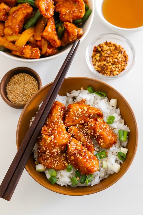 Honey Sesame Chicken – Panda Express Copycat - Moribyan Panda Express Copycat, Chicken Reci, Takeout At Home, Korean Meals, Making Honey, Simply Food, Honey Sesame Chicken, Sesame Chicken Recipe, Chicken Menu